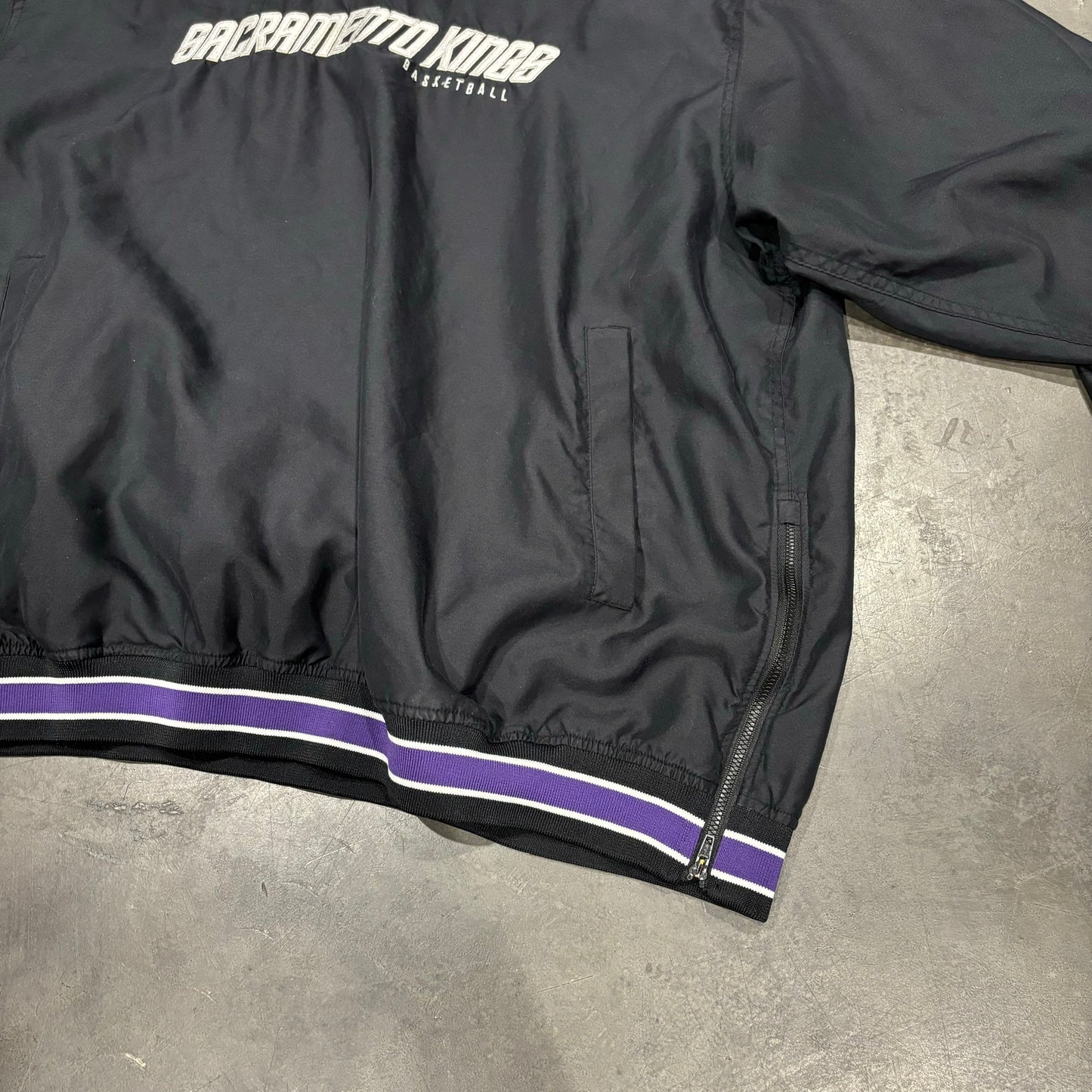 Vintage Sacramento Kings “Spellout” Windbreaker (XL)